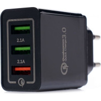 USB charger with fast charge port 220V, 2x2.1A 1xQC3.0